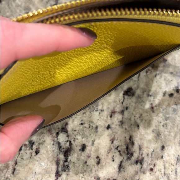 Tory Burch Perry Bombe Wristlet Yellow/Green Small mark on green pocket color - Picture 8 of 8